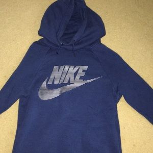 Women’s Nike Sweatshirt!!